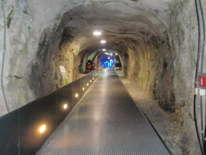 Kaupungin alaisia huoltotunneleita käytetään hyväksi myös Viinikan tunnelin räjäytystöissä. Valmis tunneli saa neljä kaistaa ja hyvät nopeudet liikenteelle.
