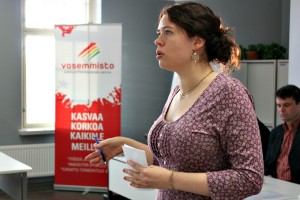 Kansanedustaja Anna Kontula puhui Pirkanmaan vasemmistoliiton piirikokouksessa verotuksesta, ydinvoimasta ja muista ajankohtaisista aiheista. 