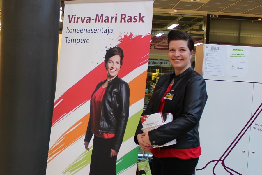 Virva-Mari Rask on osallistunut aktiivisesti ammattiyhdistysliikkeen vaalitilaisuuksiin. Kuvassa hän on ensimmäisenä paikalla SAK:n vaalistartissa Koskikeskuksessa maaliskuussa. (Kuva: Cai Melakoski)
