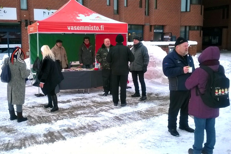 Tampereen vasemmisto kevään kaupunginosakierros alkoi Hervannasta.