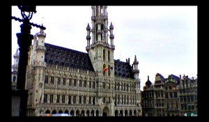 Etusivun kuva: Brysselin kaupungintalo Suurtorin laidalla. (Kuva: Cai Melakoski) 