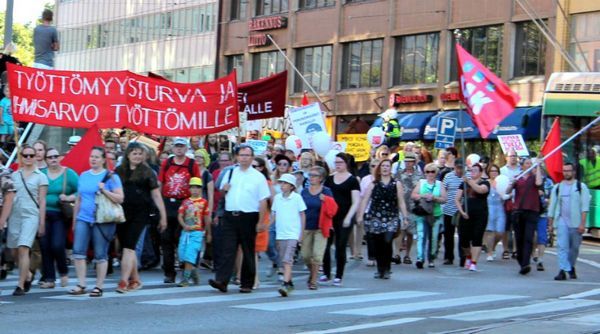 Etusivun kuva on joukkovoiman mielenosoituksesta Helsingistä viime elokuulta. Kuva: Cai Melakoski.