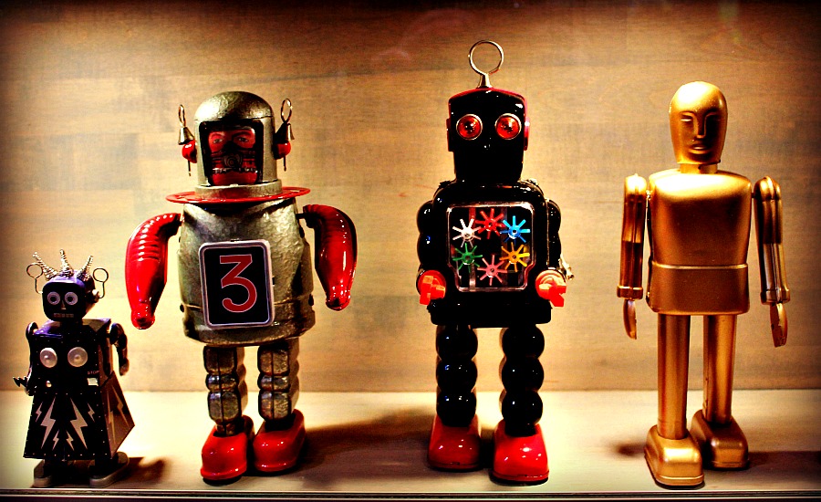 Näiden robottien työtä oli esilläolo mediamuseo Rupriikissa. (Kuva: Cai Melakoski)