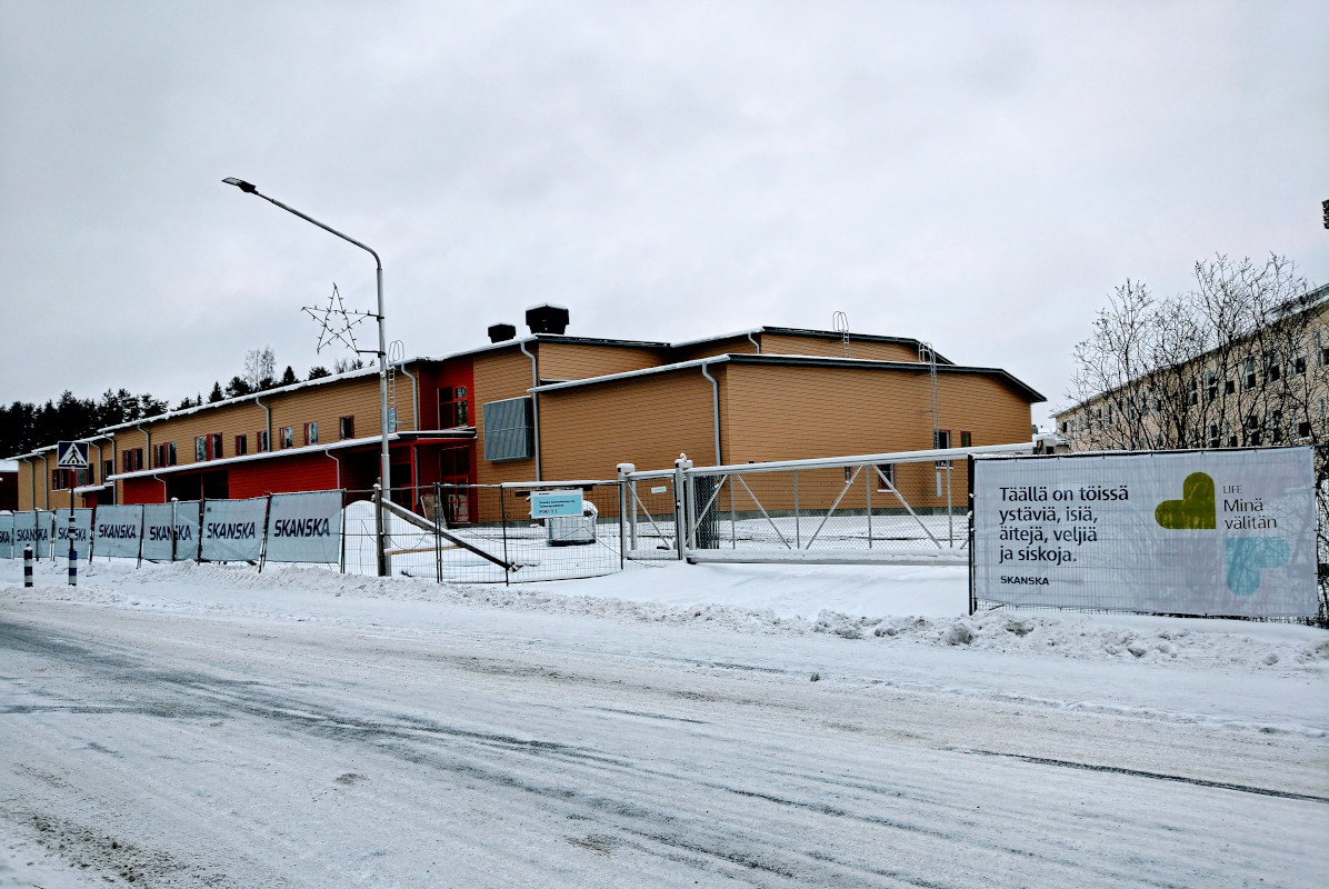 Talvinen kuva Virtain uudesta koulurakennuksesta