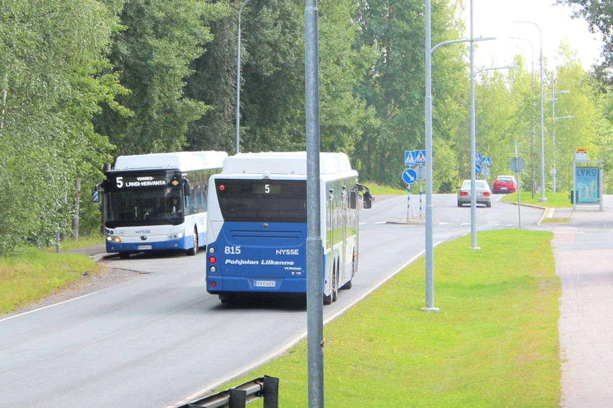 Busseja liikenteessä