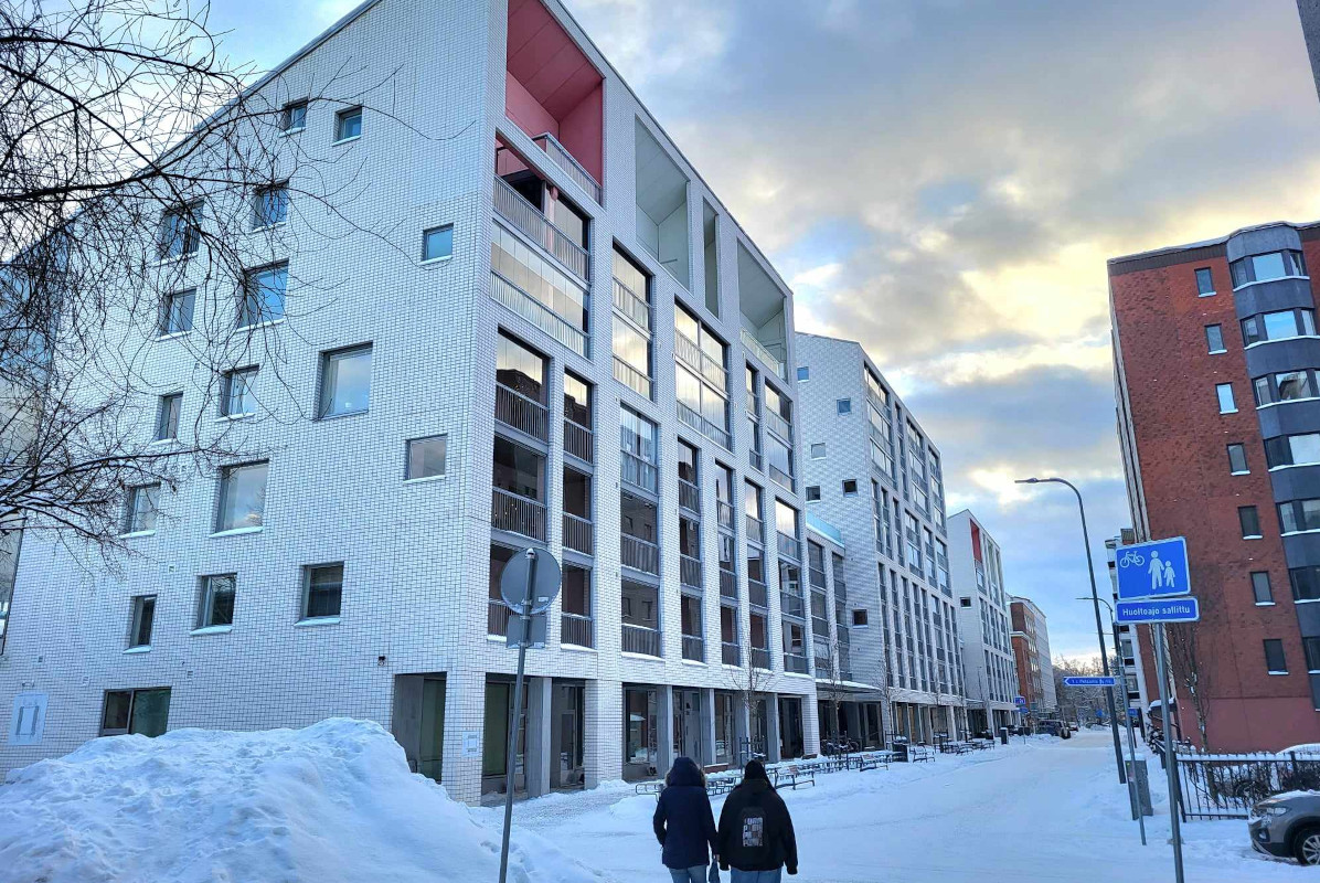 Talvinen katunäkymä, vasemmassa reunassa Tammelan stadion.