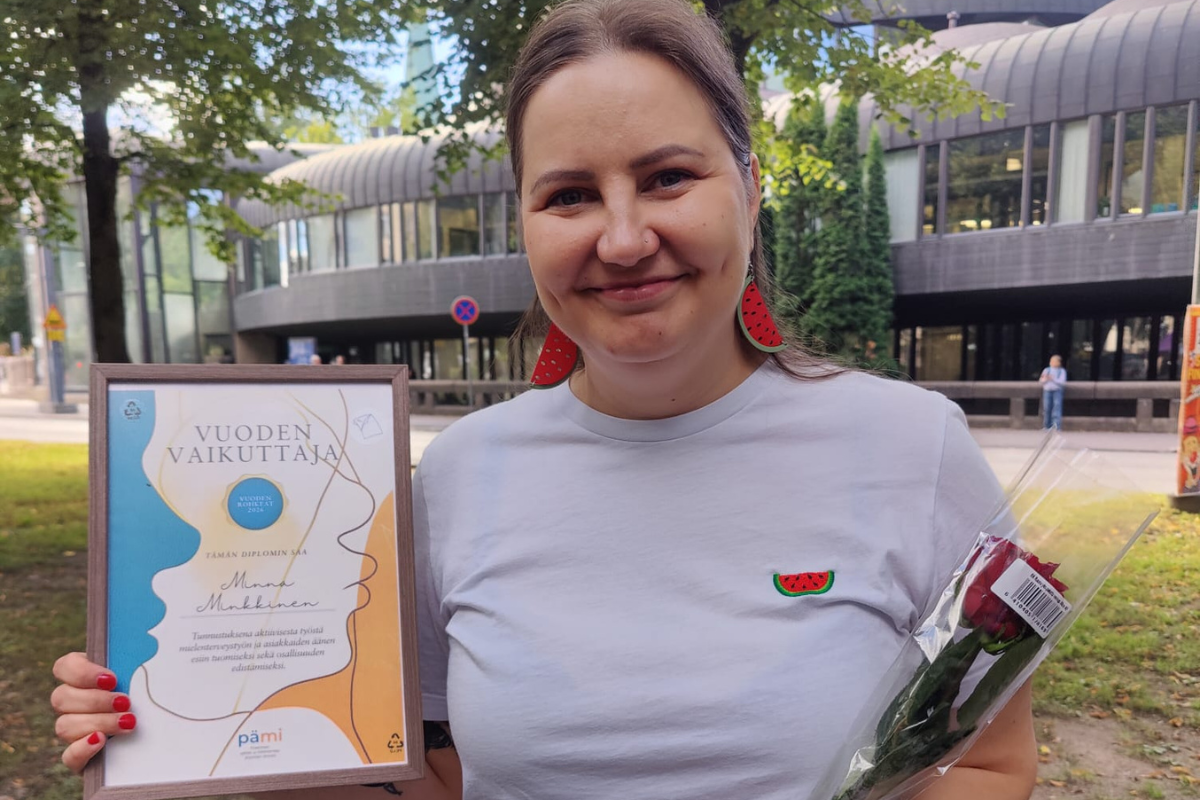 Minna palkittuna ruusulla ja Vuoden vaikuttaja -diplomilla.